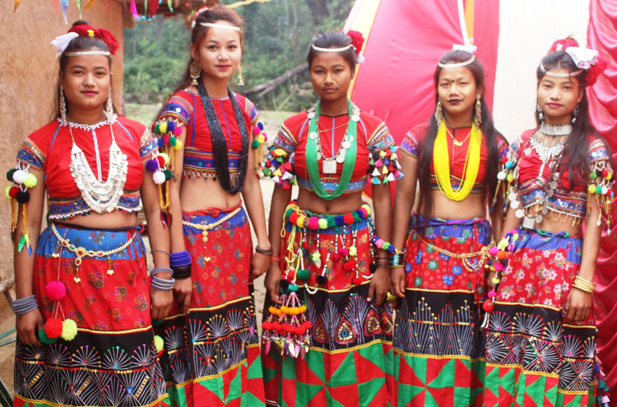 चितवनका थारू समुदाय यमोसा पर्व मनाउँदै